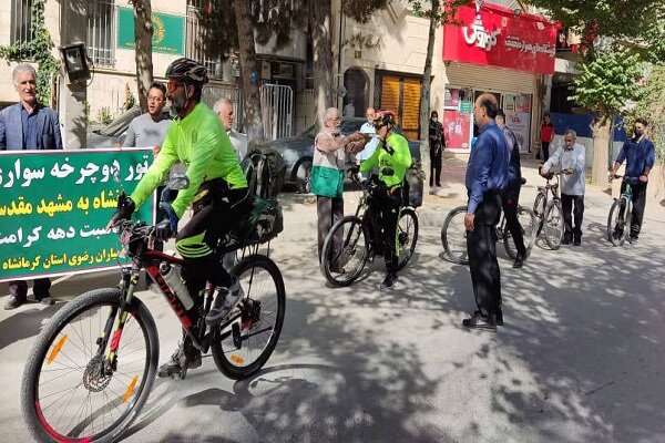 رکاب زنی دوچرخه سواران کرمانشاهی تا حرم رضوی به مناسبت دهه کرامت