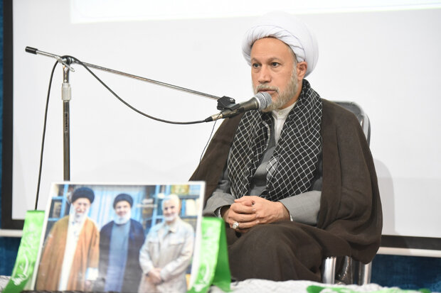 نفوذی های دشمن به دنبال صلح بین حق و باطل هستند نفوذی های دشمن به دنبال صلح بین حق و باطل هستند