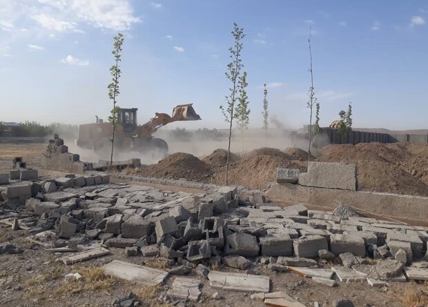 تخریب ۲۰۰ هکتار ساخت و ساز غیرمجاز در اراضی کشاورزی چهارباغ
