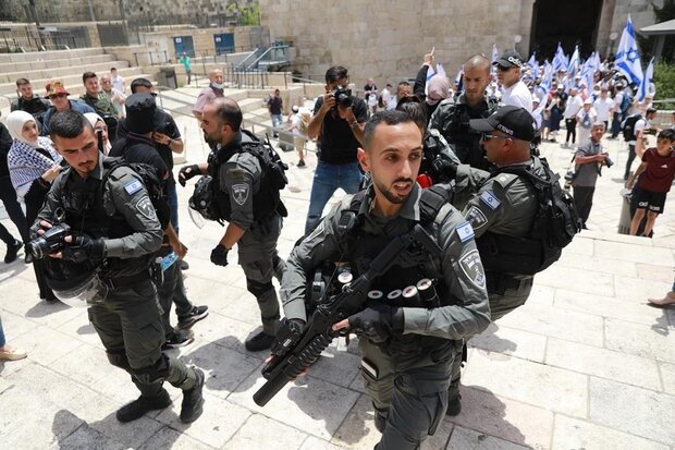 اعتداء قوات الاحتلال الصهيوني على الفلسطينيين المرابطين بالمسجد الأقصى