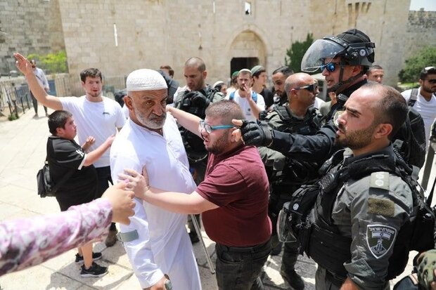 اعتداء قوات الاحتلال الصهيوني على الفلسطينيين المرابطين بالمسجد الأقصى