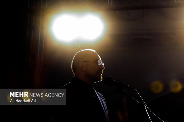 محمد باقر قالیباف رئیس مجلس شورای اسلامی در حال سخنرانی در مراسم افتتاحیه رویداد ملی عصر امید است