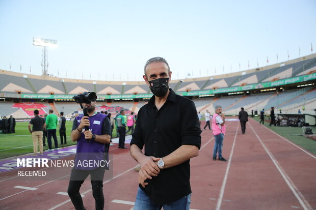 یحیی گلمحمدی سرمربی تیم فوتبال پرسپولیس تهران در دیدار تیم های پرسپولیس تهران وشهر خودرو حضور دارد