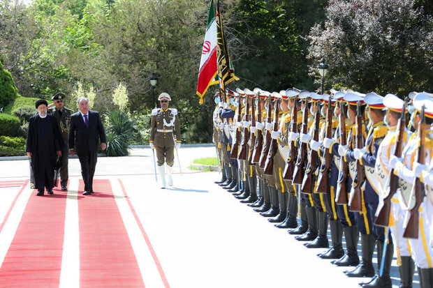 ایرانی صدر رئیسی نے تاجیکستان کے صدر کا باقاعدہ استقبال کیا