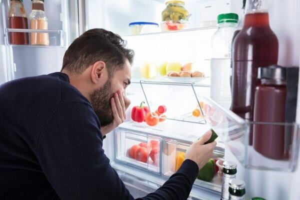 ۶ راهکار برای خلاص شدن از بوی بد یخچال