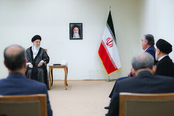 Leader holds meeting with Tajik president in Tehran 