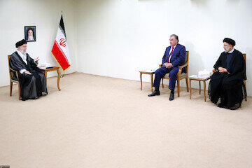 Leader holds meeting with Tajik president in Tehran 