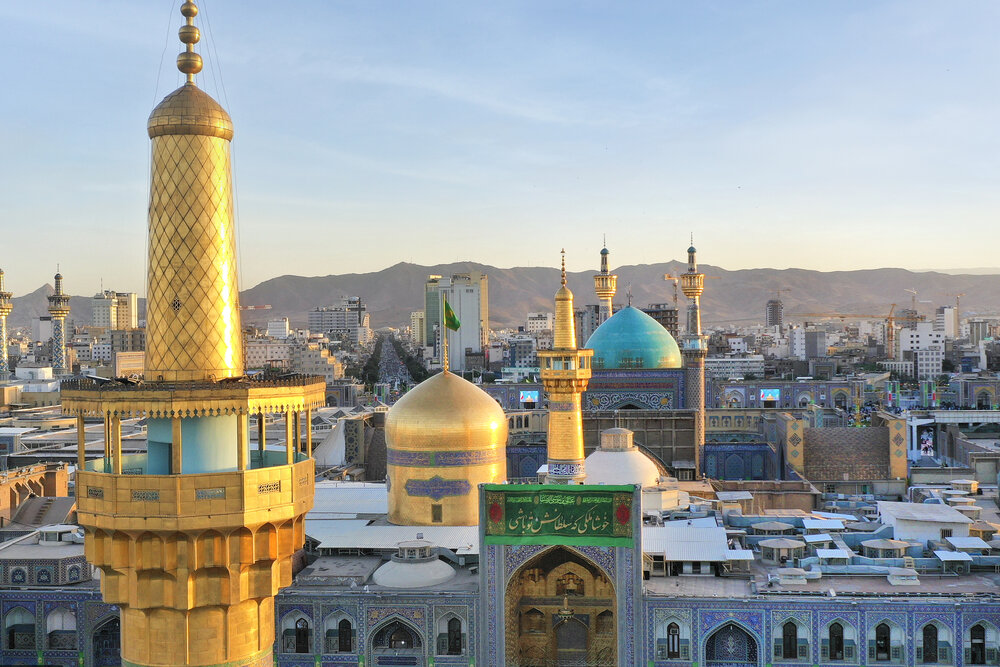 درب خانه امام رضا(ع) حتی در دوران ولایتعهدی به روی همه مردم باز بود
