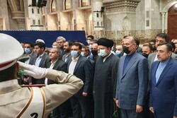 وزیر و کارکنان وزارت امور خارجه با آرمان‌های امام(ره)تجدید میثاق کردند