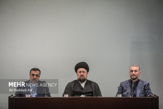 Balance Foreign Policy Symposium in Imam Khomeini’s School