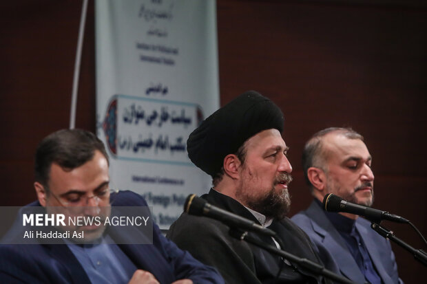 Balance Foreign Policy Symposium in Imam Khomeini’s School