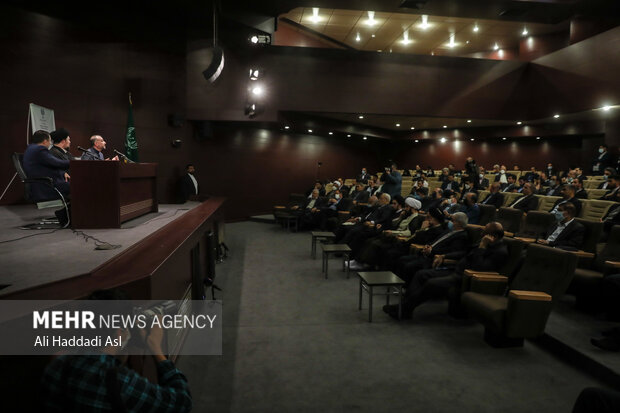 Balance Foreign Policy Symposium in Imam Khomeini’s School