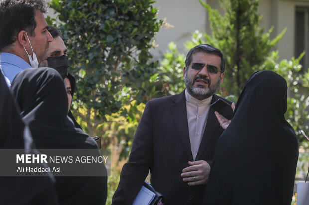 محمد اسماعیلی وزیر فرهنگ و ارشاد اسلامی در حاشیه جلسه هیئت دولت حضور دارد