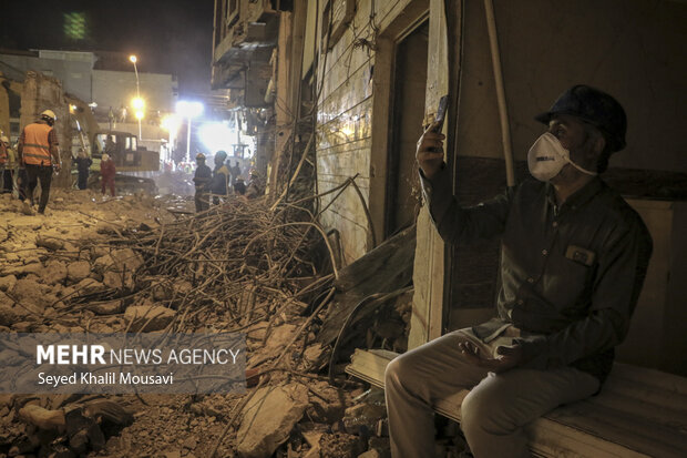 خانوادههای کارگران چشم انتظار پیکر فرزندان/آوار آرزوها در متروپل