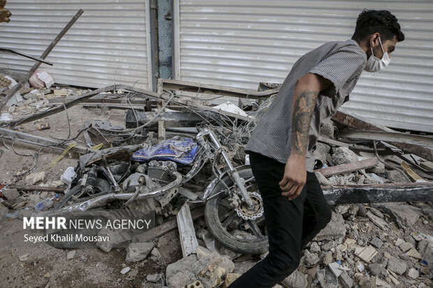 خانوادههای کارگران چشم انتظار پیکر فرزندان/آوار آرزوها در متروپل