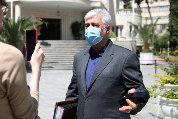 خبر خوش در مورد وزیر ورزش/ حمید سجادی از جایش بلند شد و راه رفت