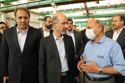 بازدید وزیر نیرو از یک شرکت تولیدی در تبریز