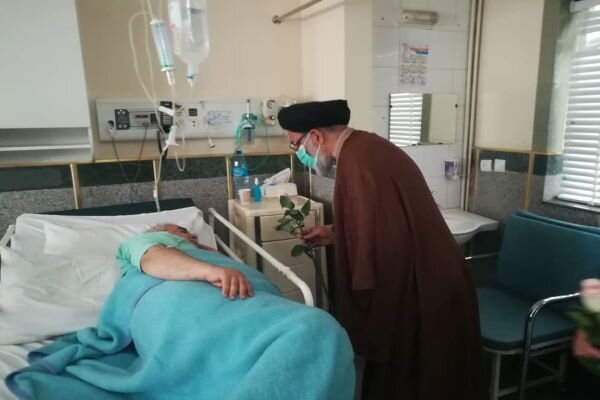 مراسم عیادت از بیماران بیمارستان شهدای ۱۵ خرداد ورامین برگزار شد مراسم عیادت از بیماران بیمارستان شهدای ۱۵ خرداد ورامین برگزار شد