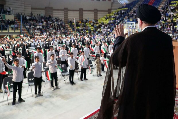 دولت به خدمتگزاری مردم افتخار می کند