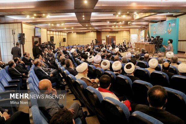 جلسه شورای اداری و نشست خبری رییس جمهور در تبریز