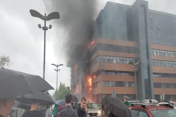 Fire breaks out at Moscow office building, 2 injured (+VIDEO)