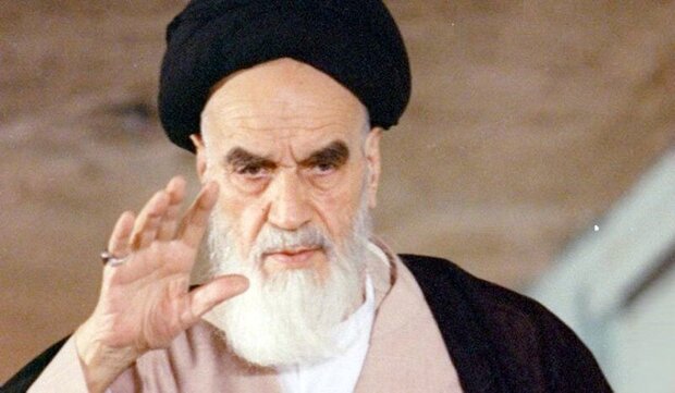 امام خمینی  (ره) با انقلاب اسلامی، جهان را دگرگون ساخت