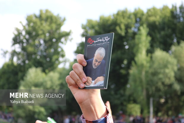 اجتماع بزرگ سرود «سلام فرمانده» در کرمانشاه اجتماع بزرگ سرود «سلام فرمانده» در کرمانشاه