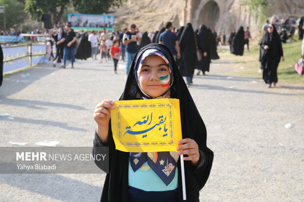 اجتماع بزرگ سرود سلام فرمانده در کرمانشاه