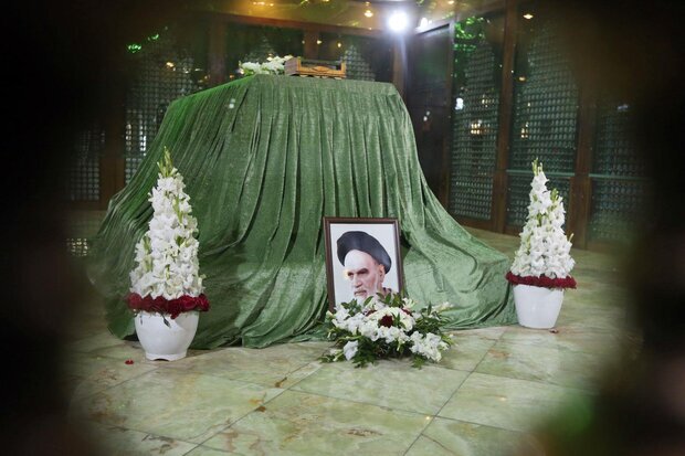 Imam Khomeini; Initiator of Jslamic unity 