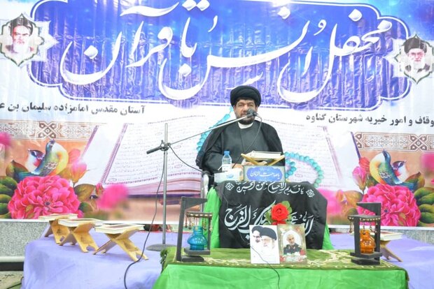 امام خمینی (ره)  قرآن و اهل بیت (ع) را از مهجوریت خارج کرد