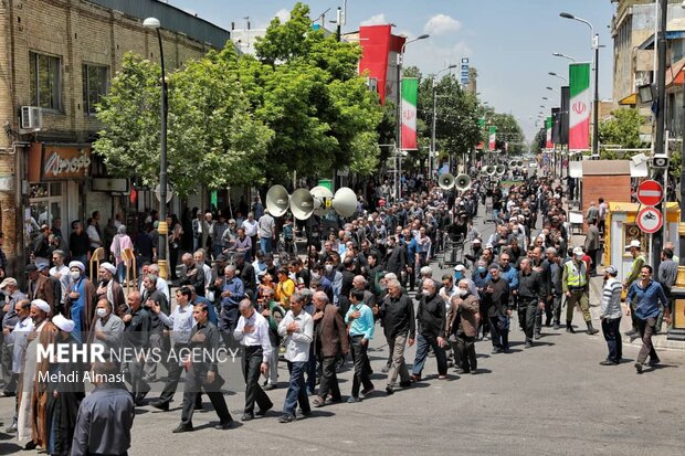 تصویر روز... دسته عزاداری ارتحال امام خمینی در زنجان