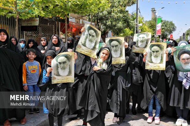 تصویر روز... دسته عزاداری ارتحال امام خمینی در زنجان