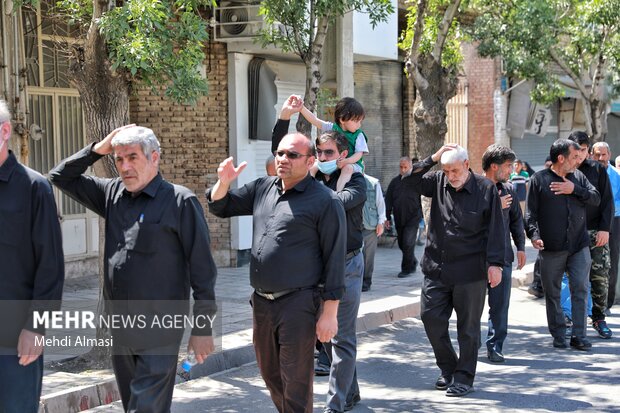 تصویر روز... دسته عزاداری ارتحال امام خمینی در زنجان