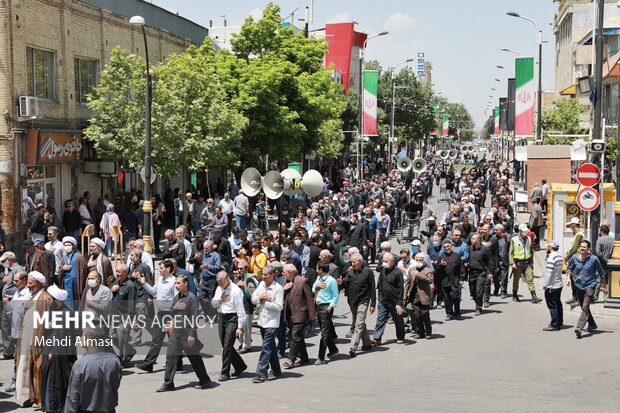 تصویر روز... دسته عزاداری ارتحال امام خمینی در زنجان