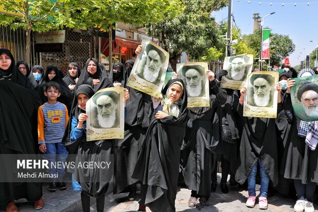 تصویر روز... دسته عزاداری ارتحال امام خمینی در زنجان