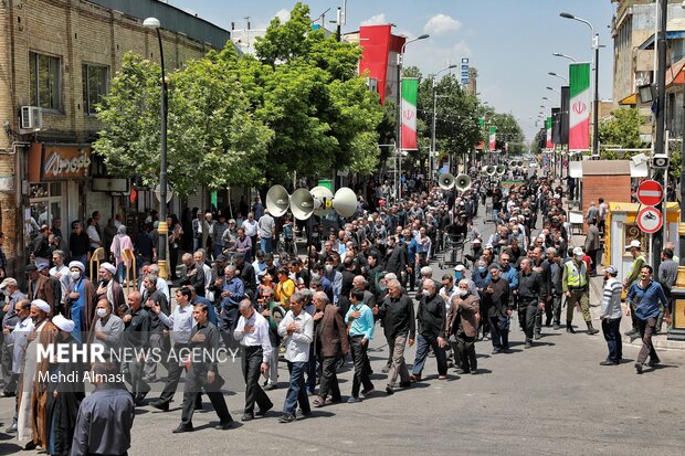تصویر روز... دسته عزاداری ارتحال امام خمینی در زنجان