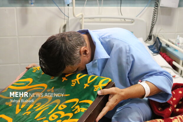 حضور خادمان حرم رضوی در بیمارستان قلب کرمانشاه