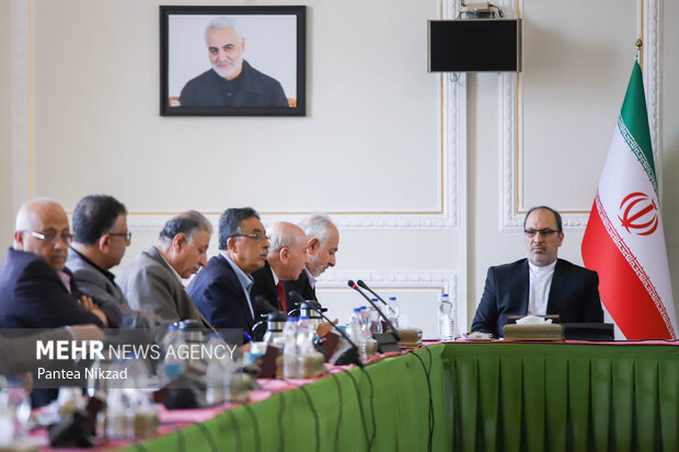نشست وزیر امورخارجه با فلسطینی های حاضر در مراسم ارتحال امام (ره) 18