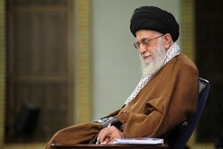 قائد الثورة الاسلامية ينعي رحيل حجة الإسلام السيد محمود دعائي
