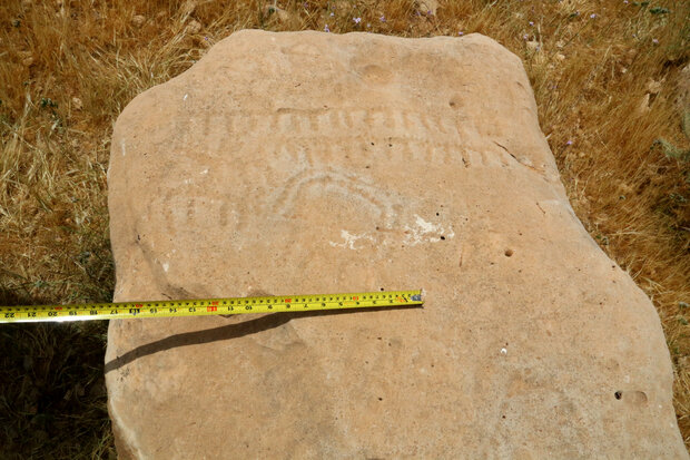 کشف سنگ نگاره پیش از تاریخ در کازرون/ اثری که به عصر مفرغ می رسد