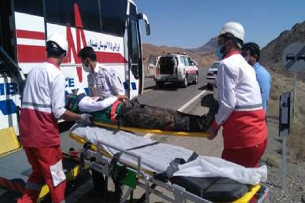 خروج قطار مشهد به یزد از ریل/ ۲۱ کشته تاکنون/ برخورد با بیل مکانیکی علت حادثه/ اسامی ۴۳ مصدوم