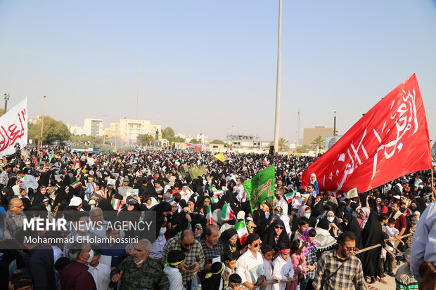 اجرای سرود سلام فرمانده به مناسبت میلاد امام رضا(ع) در کرمانشاه