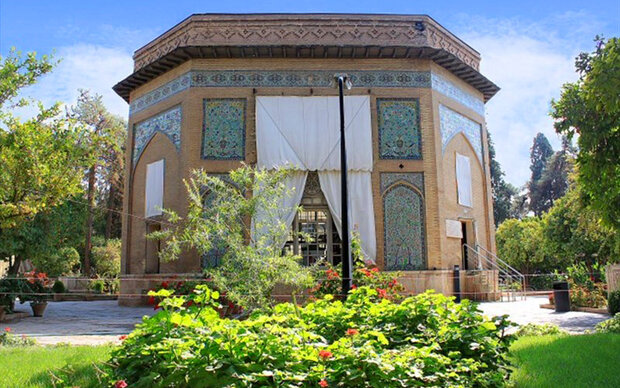 میراث فارس به نقاشیهای موزه پارس رسیدگی می کند