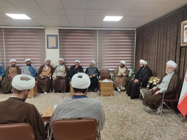 دیدار مدیران مناطق تلفیقی کشور با نماینده ولی فقیه در کردستان