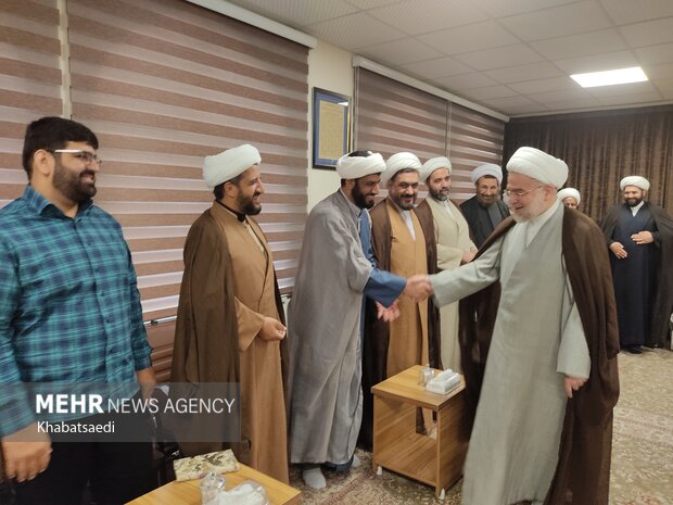 دیدار مدیران تبلیغات اسلامی مناطق تلفیقی کشور با نماینده ولی در کردستان
