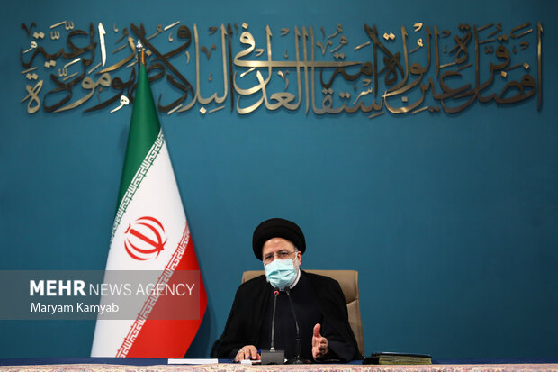 حجت الاسلام سید ابراهیم رئیسی  در حال سخنرانی در جلسه شورای عالی انقلاب فرهنگی است