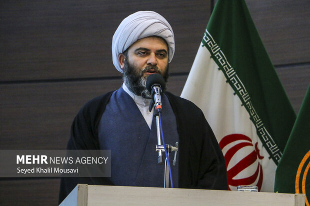 دشمن با جنگ ترکیبی به دنبال ایجاد شکاف در جامعه است دشمن با جنگ ترکیبی به دنبال ایجاد شکاف در جامعه است