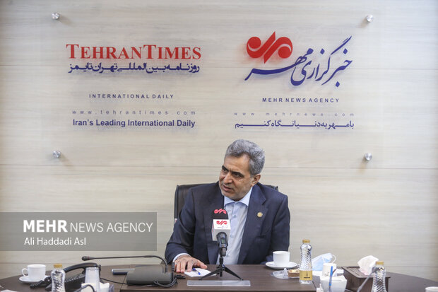 از پرداخت کارانه پرستاران چه خبر/ سنگ اندازی یک سازمان دولتی