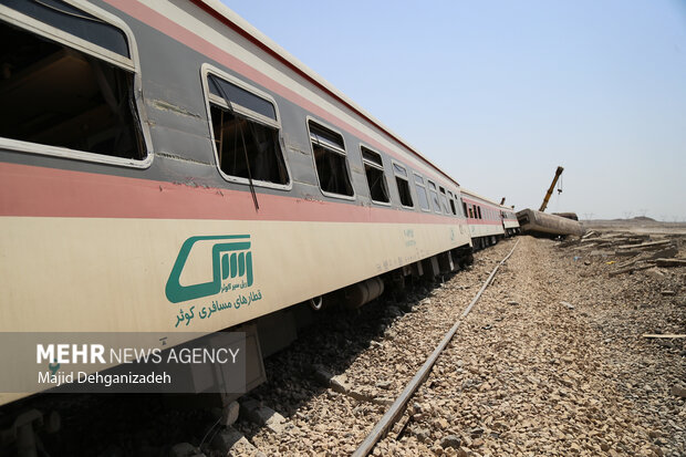 خروج قطار مسافربری از ریل مسیر مشهد به یزد