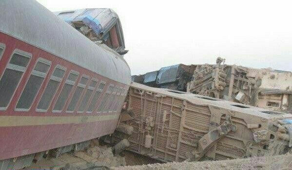 خروج قطار مشهد-یزد از ریل/ ۱۰ کشته تاکنون/برخورد با بیل مکانیکی